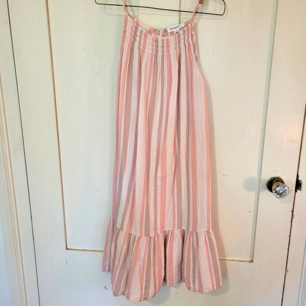 Beach lunch lounge sleeveless dress